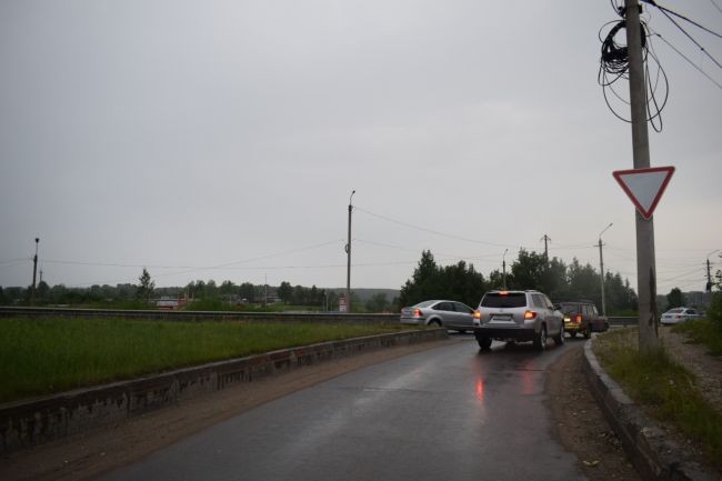 Авария на 2 км автодороги Ухта - Дальний водитель